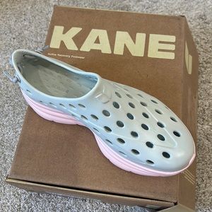 Kane Revive size 8 shoe